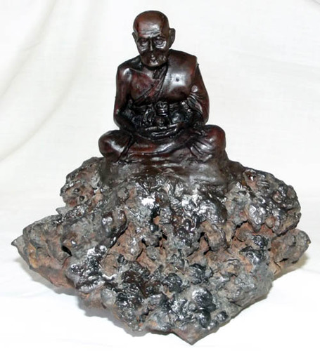 Lek Lai Kaya Siddhi 精金物质 Luang Phu Tuad 雕像